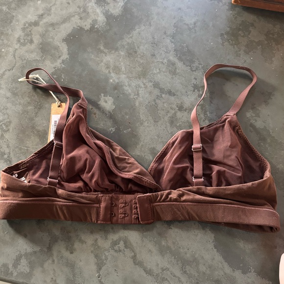 Skims Crossover Bralette - Picture 4 of 4